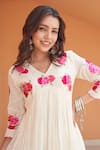 Buy_Samatvam by Anjali Bhaskar_Cream Embroidery Floral V-neck Laila Gathered Kurta And Pant Set _Online_at_Aza_Fashions