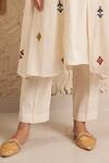 Buy_Samatvam by Anjali Bhaskar_Ivory Embroidery Patola Kurta V-neck Nazam Patterned Jacket And Pant Set 