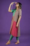 Buy_MANTRA_Multi Color Handloom Cotton Mangalgiri Checkered V Neck Medley Pattern Kurta _Online_at_Aza_Fashions