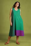 Buy_MANTRA_Green Handloom Cotton Mangalgiri Colorblocked U Neck Symphony Checkered Dress _at_Aza_Fashions