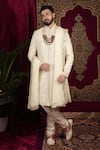 Buy_Sven suits_Ivory Silk Embroidered Zari Floral Vine Sherwani Set _at_Aza_Fashions