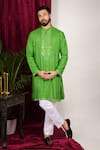 Buy_Sven suits_Green Faux Silk Embroidery Mirror Geometric Kurta Set _at_Aza_Fashions