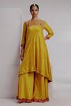 Buy_Taisha_Yellow Pure Knitted Dupion Silk Hand Lori Woven High Low Kurta With Pant _at_Aza_Fashions