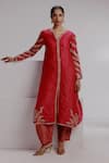 Buy_Taisha_Red Pure Silk Organza Hand Embroidery Floral Notched Gulaab Kurta With Pant _at_Aza_Fashions