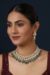 Buy_MINAKI_Green Kundan Studded Cluster Collar Necklace Set _at_Aza_Fashions