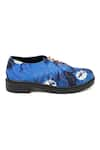 Buy_Jeetinder Sandhu_Blue Stitchline Thread Tie-dye Print Lace Tie-up Shoes _Online_at_Aza_Fashions