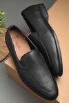 Buy_Lafattio_Black Pashmina Leather Grain Textured Loafers _at_Aza_Fashions