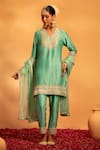 Buy_SWATI WADHWANI COUTURE_Green Chanderi Embellished Zari V Neck Sunheri Kurta Set _at_Aza_Fashions