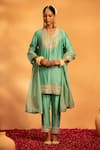 SWATI WADHWANI COUTURE_Green Chanderi Embellished Zari V Neck Sunheri Kurta Set _Online_at_Aza_Fashions