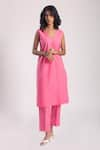 Buy_Avaha_Pink Cambric Poplin Plain V Neck Kuvira Kurta With Pant _at_Aza_Fashions