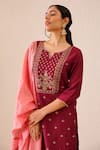 Buy_Avaha_Maroon Viscose Silk Embroidered Notched Gul Arezo Kurta Pant Set 