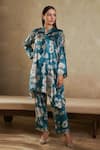 Buy_Rainas_Blue Velvet Printed Flower Band Collar Kurta Pant Set _at_Aza_Fashions