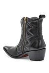 Buy_IVRAH_Black Jordan Checkered Quilted Boots 