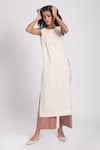 Buy_Avaha_White Cambric Poplin Placement Embroidery Thread Gunja Side Slit Kurta With Pant 