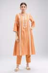 Buy_Shipraa Grover_Orange Chanderi Embroidered Floral Notched Aiza Kurta Pant Set _at_Aza_Fashions