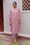 Buy_Vaayu_Pink Muslin Cotton Printed Floral Notched Pintuck Kurta And Pant Set _at_Aza_Fashions