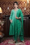 Buy_Surabhi Arya_Green Kurta And Pant Chanderi Silk Embroidered Sequin V-neck Floral Shaded Set _at_Aza_Fashions