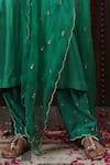 Surabhi Arya_Green Kurta And Pant Chanderi Silk Embroidered Sequin V-neck Floral Shaded Set _Online_at_Aza_Fashions