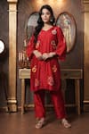 Buy_Surabhi Arya_Burgundy Bamberg Silk Embellished Floral V-neck Pattern Kurta With Pant _at_Aza_Fashions