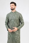 Kasbah_Green Silk Embroidered Mirror Geometric Work Kurta _Online_at_Aza_Fashions