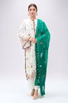 Buy_MINAXI DADOO_Ivory Chanderi Embroidered Temple Motifs Closed Neck Long Kurta Set _at_Aza_Fashions