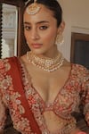 Buy_MAISARA JEWELRY_Red Kundan And Pearls Embellished Jadau Floral Cut Work Maangtikka _Online_at_Aza_Fashions