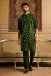 Buy_DiyaRajvvir_Green Cotton Silk Embroidered Mirror Thread And Kurta & Pant Set _at_Aza_Fashions