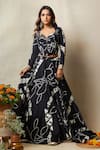 Buy_Vedika M_Black Silk Printed Abstract Sweetheart Bandhani Lehenga Set _at_Aza_Fashions