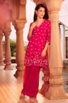 Buy_Aariyana Couture_Pink Silk Organza Hand Embroidery Floral V Neck Kurta With Pant 