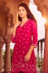 Aariyana Couture_Pink Silk Organza Hand Embroidery Floral V Neck Kurta With Pant 