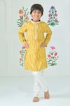 Buy_The Plum Bum_Green Muslin Print Leaf Kurta _at_Aza_Fashions