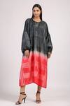 Buy_Swati Vijaivargie_Black Silk Geometric Round Pattern Kaftan _at_Aza_Fashions