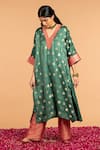 Buy_Vasstram_Green Buti Mashru Embroidery Gulab V-neck Hara Kaftan _at_Aza_Fashions