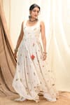 Aaryaa By Kashveen Kohli_White Mul Thread And Sequin Scoop Neck Floral Embroidered Anarkali _at_Aza_Fashions