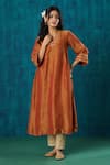 Buy_Mushio_Orange Kurta Shimmer Tissue Embroidery Gota V-neck Navika A-line And Pant Set _Online_at_Aza_Fashions