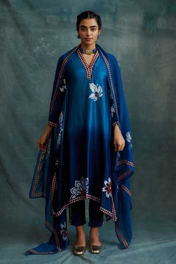 Buy_Krishna Mehta_Blue Modal Embroidery V-neck Geometric Block Print Ombre Kurta Pant Set _Online_at_Aza_Fashions