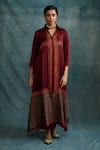 Buy_Krishna Mehta_Maroon Modal Hand Painted Knotted Bandhej Collared Geometric Block Print Kurta _at_Aza_Fashions