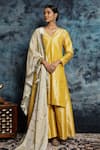 Buy_Musal_Yellow Banarasi Silk Embroidery Gota V-neck Haldi Haazari Kurta And Palazzo Set _at_Aza_Fashions