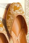 Buy_Amaryllis For Her_Gold Dabka And Sequin Embroidered Juttis 