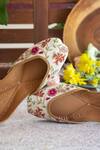 Shop_Amaryllis For Her_White Kashida Gul Embroidered Juttis _at_Aza_Fashions