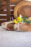 Amaryllis For Her_White Kashida Gul Embroidered Juttis _at_Aza_Fashions