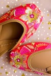 Buy_Amaryllis For Her_Pink Sequin Paneri Bloomy Embroidered Juttis 