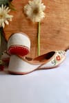 Shop_Amaryllis For Her_Off White Kashida Parisa Embroidered Juttis _at_Aza_Fashions