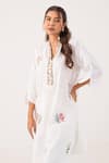 Ekavira_White Poplin Embroidery Floral V Neck Vedika Kurta With Pant _at_Aza_Fashions