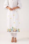 Ekavira_White Poplin Embroidery Dragonfly Notched Neck Maya Kurta With Pant _at_Aza_Fashions