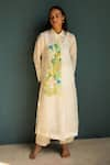 Buy_Oja_Ivory Linen Fletcher Hand Embroidery Floral Collared Placement Tunic With Pant _at_Aza_Fashions