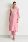 Samyukta Singhania_Peach Kurta And Pant Viscose Chanderi Embroidery Zardozi Round Set _Online_at_Aza_Fashions