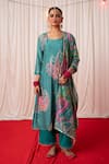 Buy_Chrkha_Green Chanderi Silk Hand Embroidered Paisley Floral Print Kurta And Pant Set _at_Aza_Fashions