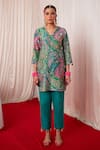 Buy_Chrkha_Green Chanderi Silk Hand Embroidered Paisley Floral Print Short Kurta And Pant Set _at_Aza_Fashions