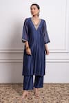 Buy_Vinusto_Blue Handwoven Chanderi Embroidery Floral V-neck Zari Straight Kurta With Pant _at_Aza_Fashions